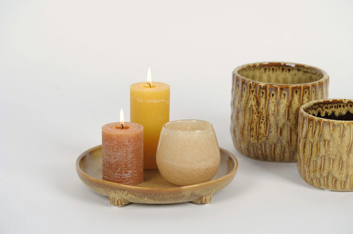 Oldenhof Medium Schaal Met Opstaande Rand ø 23,5 Cm Okergeel 2 Oldenhof Medium Schaal Met Opstaande Rand ø 23,5 Cm Okergeel - Afbeelding 2