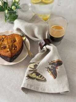 Oldenhof Flying Butterflies Servet 45 X 45 Cm Linnen 6 Stuks -Oldenhof linoroom napkins butterflies vertical lr